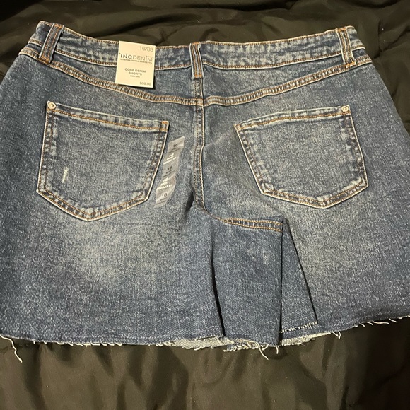 INC International Concepts women’s deconstructed, frayed denim shorts - Picture 2 of 3